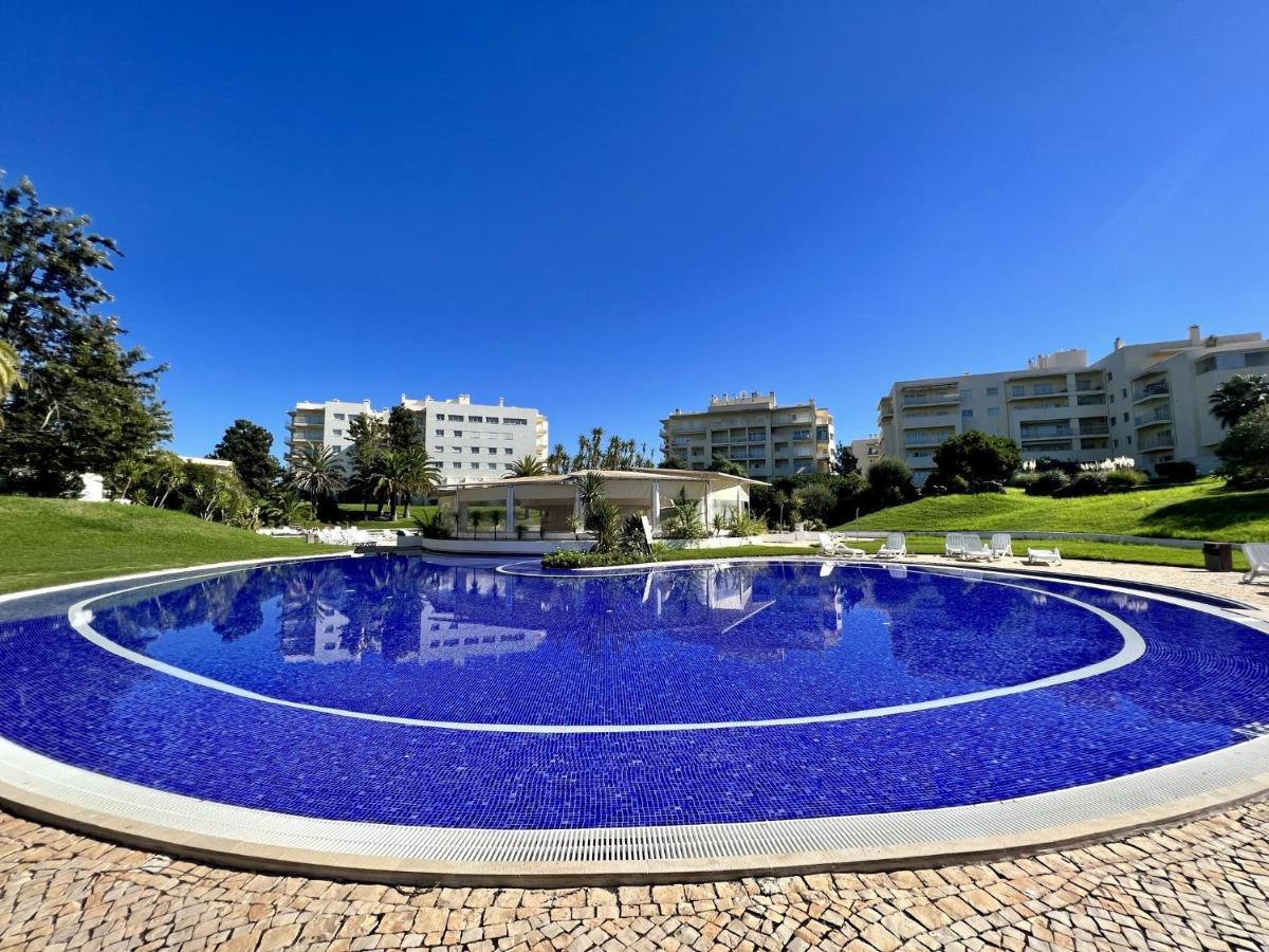 Paradise With Pool By Homing